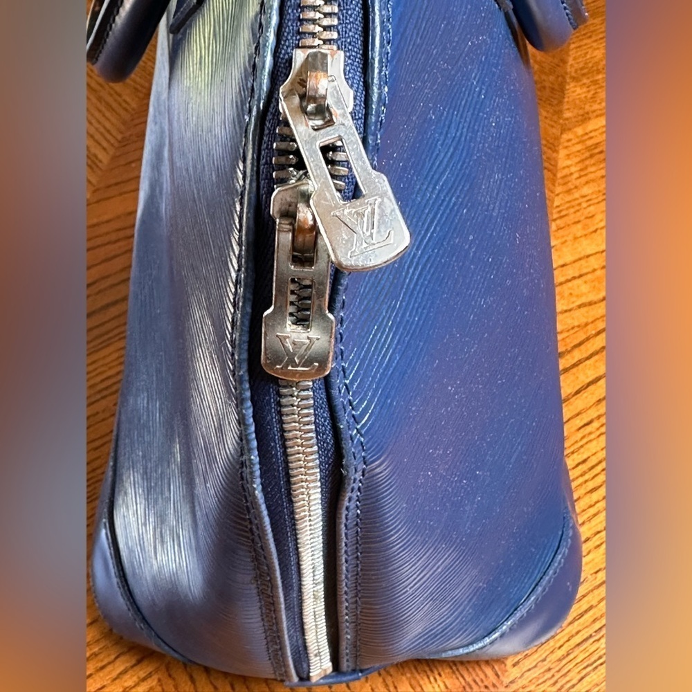 Authentic LOUIS VUITTON Epi Alma Myrtle Bag Blue - Picture 9 of 14